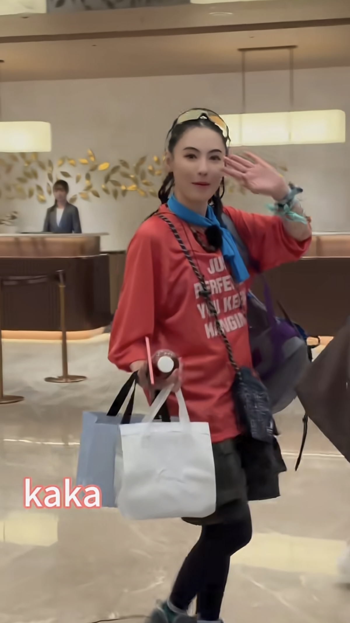 张柏芝真有颜任性!录节目一身穿搭全靠脸撑着,庆奶看着好年轻呀