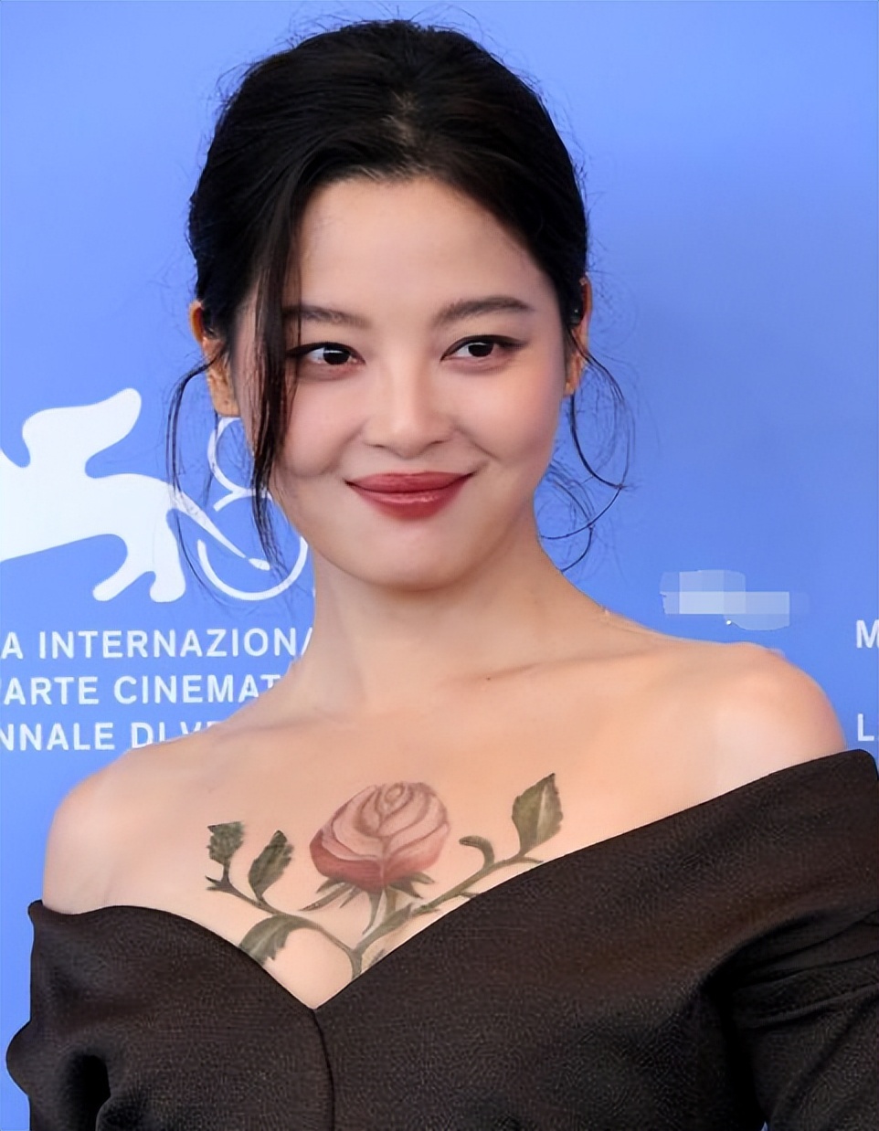 出力不讨好，辛芷蕾获封“威尼斯影后”，恶心的事还是发生了