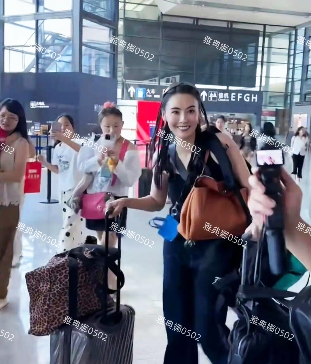 一路繁花呼声高的俩人状态都不好张柏芝烤瓷牙抢镜刘晓庆老态明显