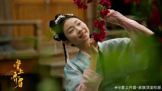 72岁知名老戏骨，连发三条动态支持外孙女新戏，网友：内娱要完了