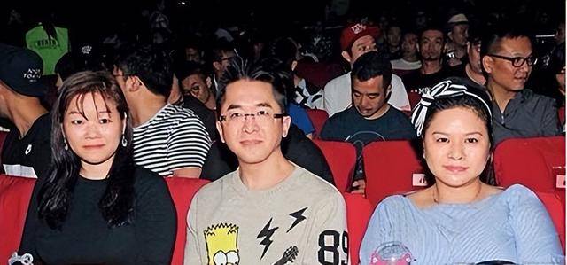 TVB“现代韦小宝”撇下三位女友，街头相亲