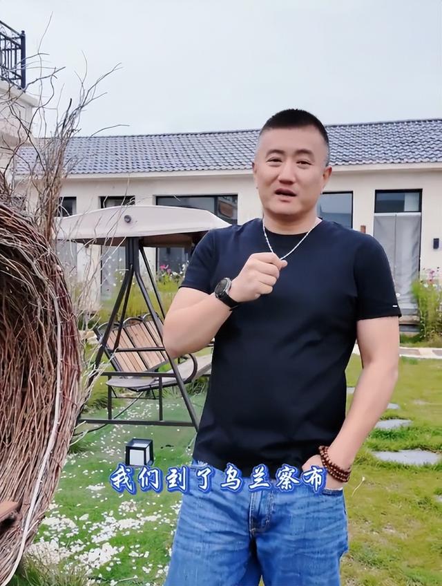 45岁金铭和45岁叶静现状：一个没男友享受孤独，一个未婚事业有成