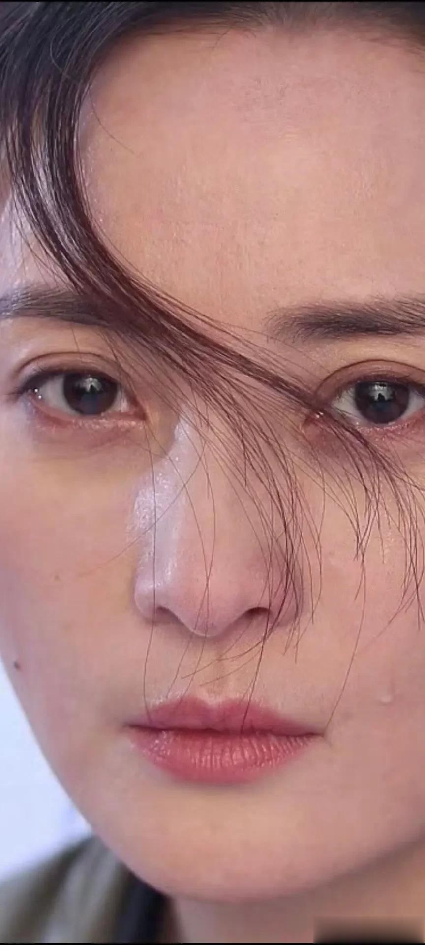 蒋勤勤脸部高清脸图，楚楚动人，眼含万般情愫！