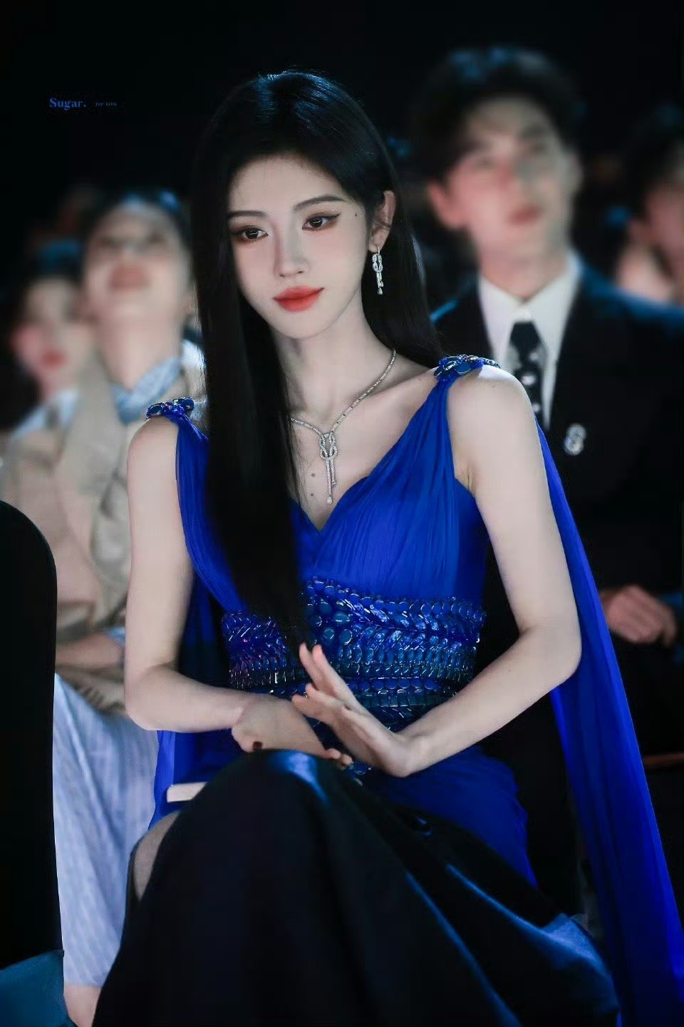 鞠婧祎听到倒闭的反应