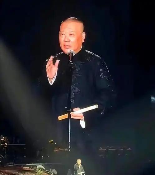 拔出萝卜带出泥！岳云鹏演唱会结束第五天，52岁郭德纲也被拖下水