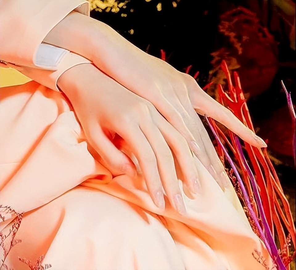 张元英的“手”也引热议？韩网友：堪比专业手模水准