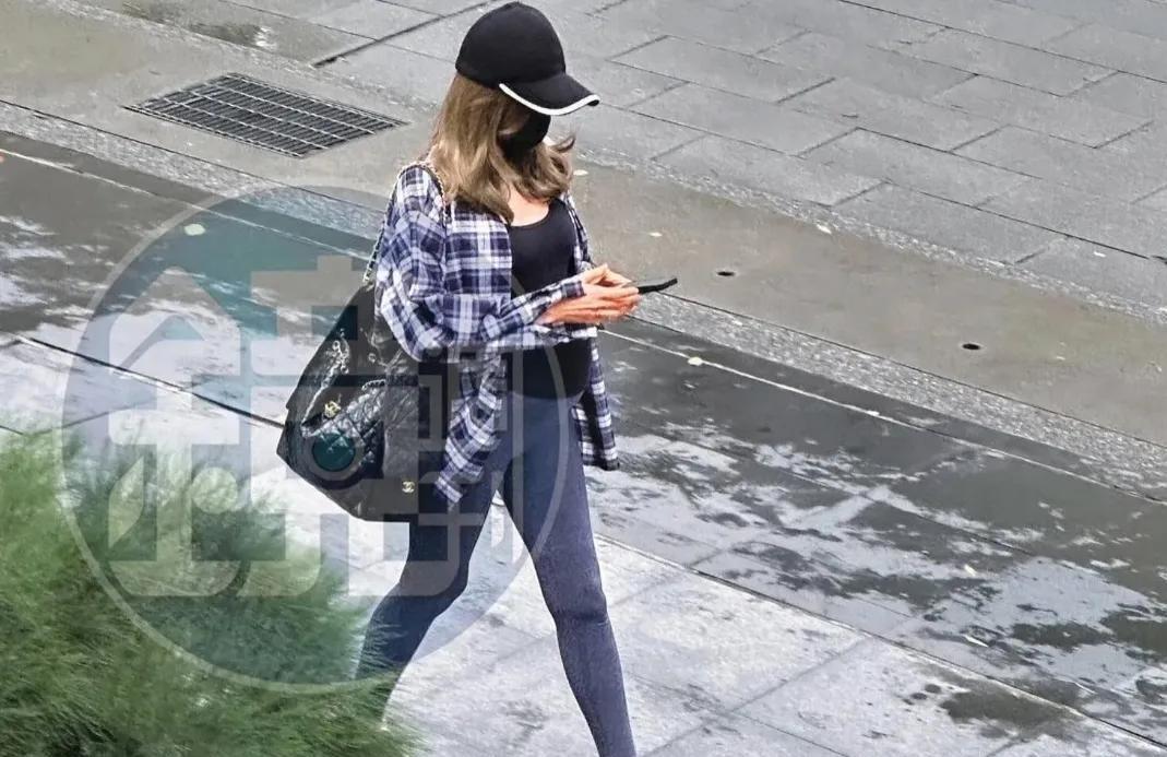 台北偶遇许玮甯复工拍摄，她产后才2个月，胖了不少但脸还是很美