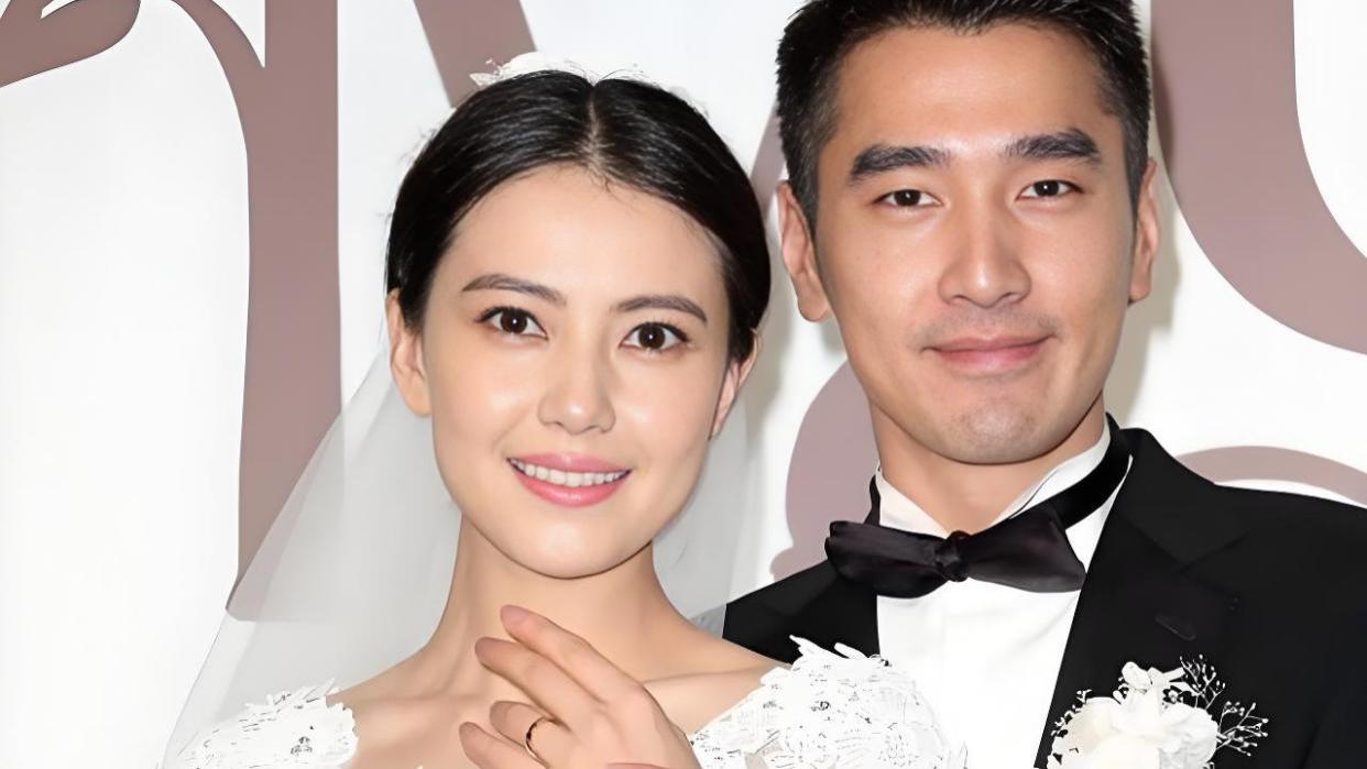 高圆圆6岁女儿首曝光！五官清秀像赵又廷，对着镜头做可爱动作