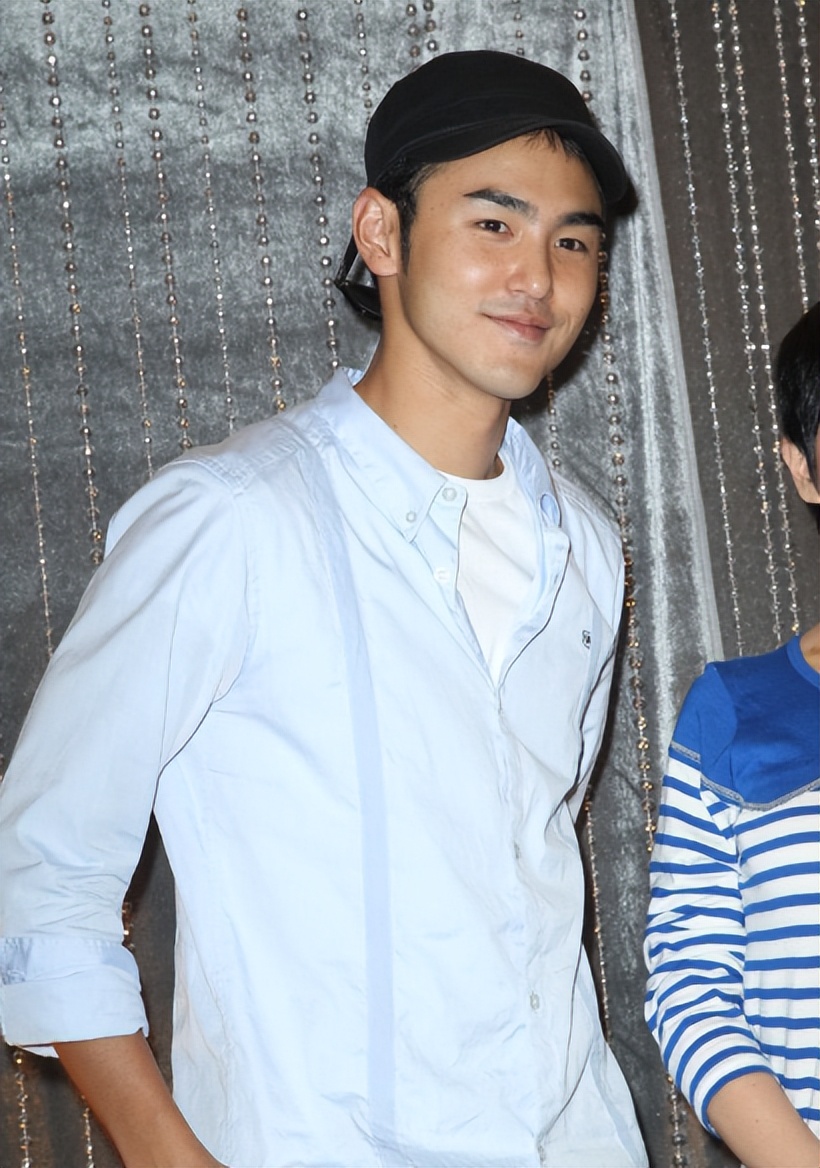 金鸡奖这一夜，人情世故、江湖地位，在袁富华身上展现得淋漓尽致