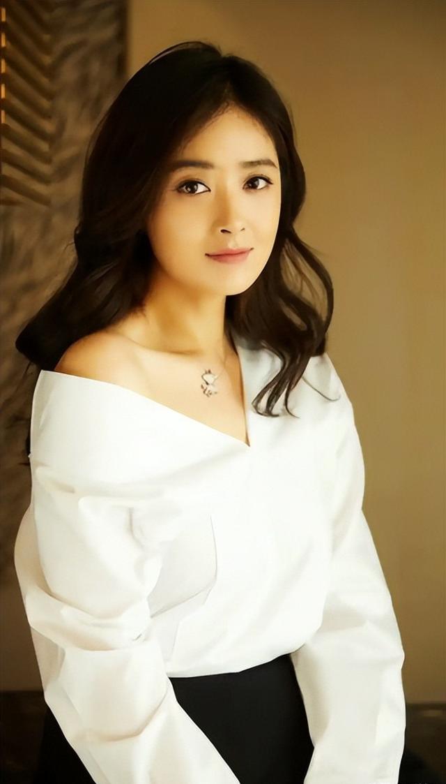 分手13年,一别两宽,蒋欣从不提王阳,如今才看懂她赢在哪