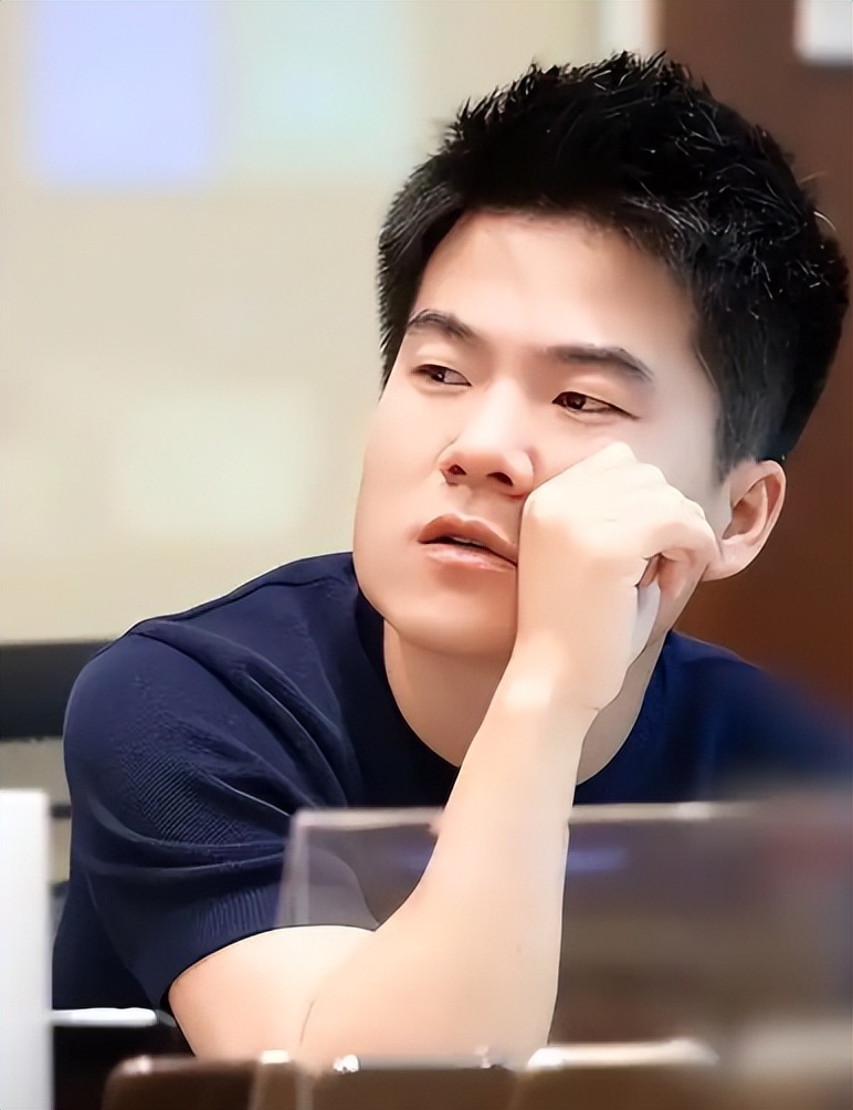 俞敏洪没想到，董宇辉受邀九三阅兵半月多，再因一个举动口碑暴涨