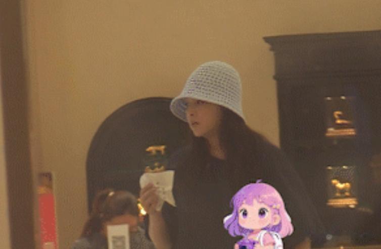 曝阚清子生下女儿但没保住,月初被拍到孕期状态差,需要丈夫搀扶