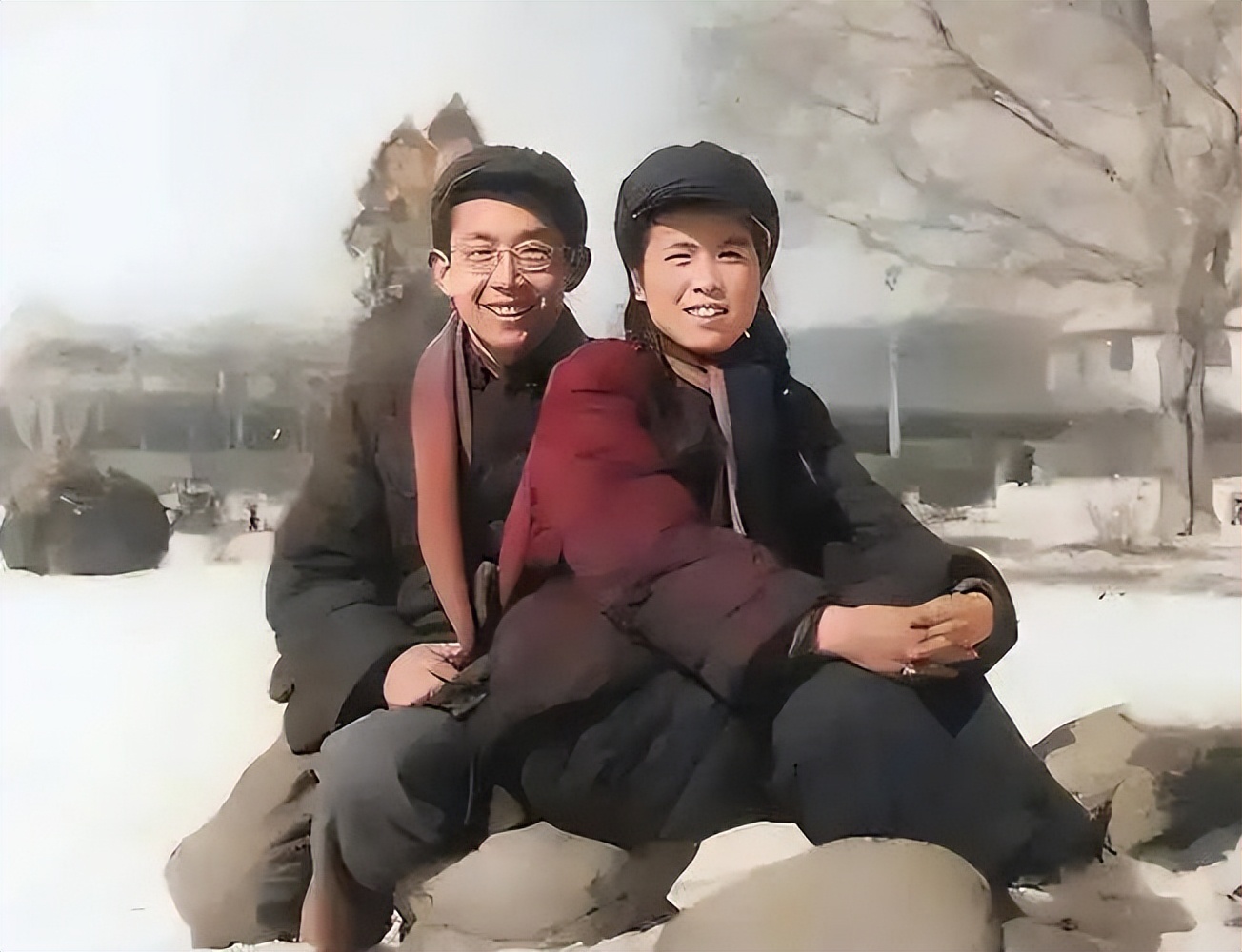 带三个娃嫁小14岁丈夫，病逝7年后，丈夫王崇秋因为思念做出大事