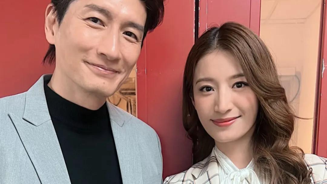 “港姐”插足人哋八年恋情？同“前任”撞样成替身，男艺人陷离巢风波！