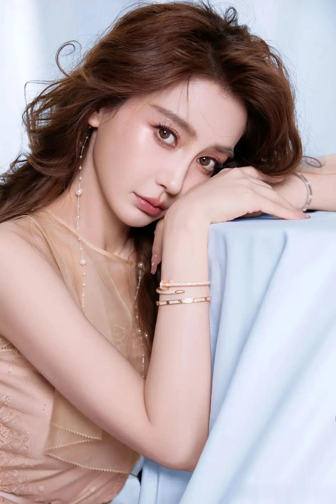 杨颖，尽显活力无限