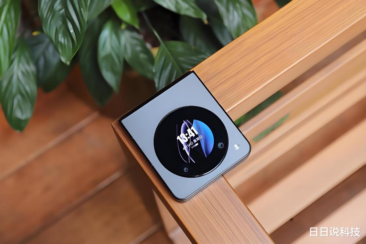 這手機廠商“瘋了”，折疊屏賣到一千多元！