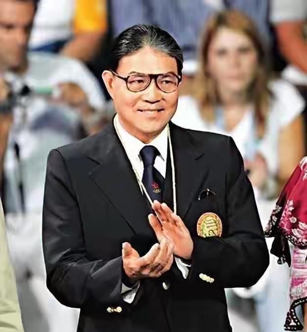 朱玲玲和霍震霆分手，不是为了罗康瑞，而是因为一个北京姑娘