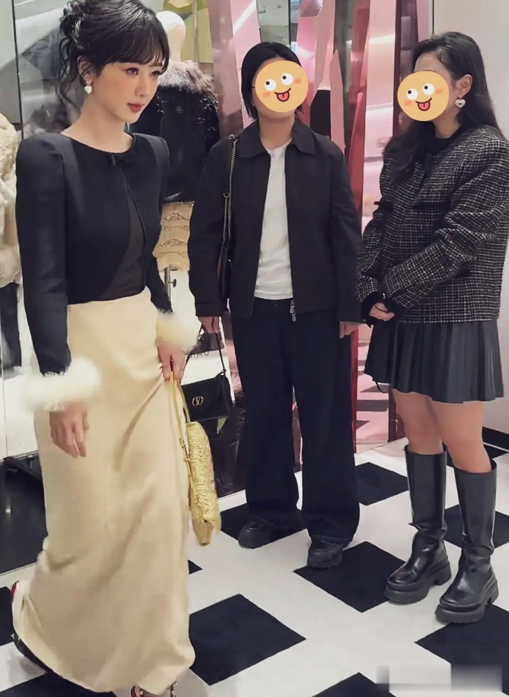 美到不敢认！杨紫韩式妆造惊艳亮相，华伦天奴加持秒变豪门贵千金