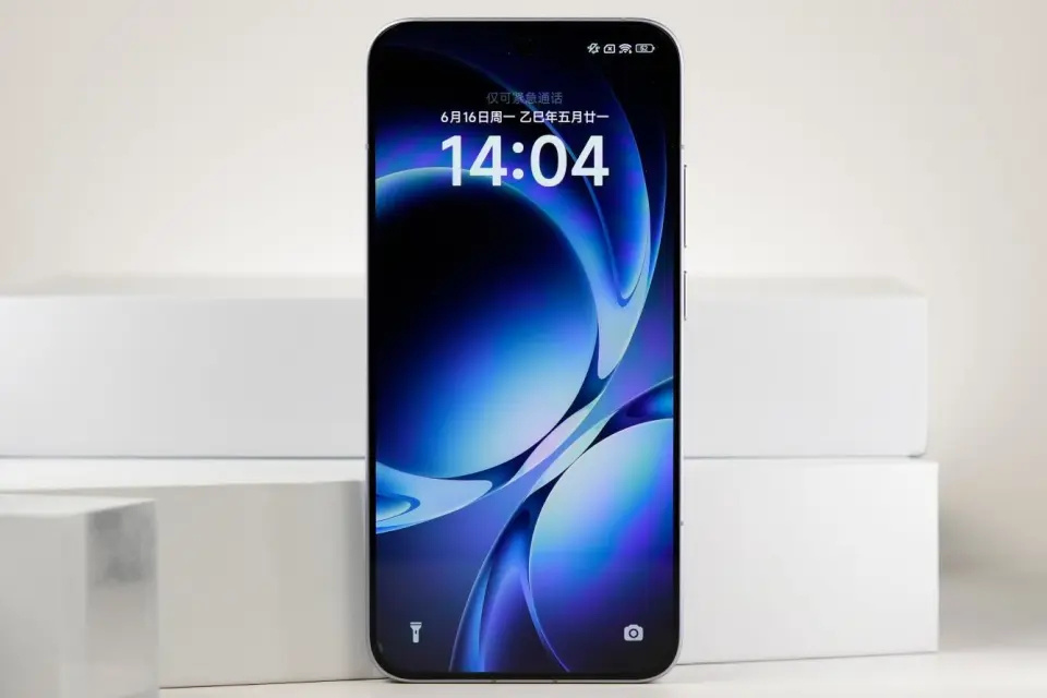 小米終于妥協，7410mAh+16GB+1TB，新機國補后還變相降價