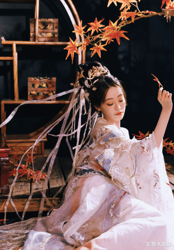 央视春晚花神降落：任敏古灵精怪，陈瑶纯欲天花板，哈妮克孜完胜