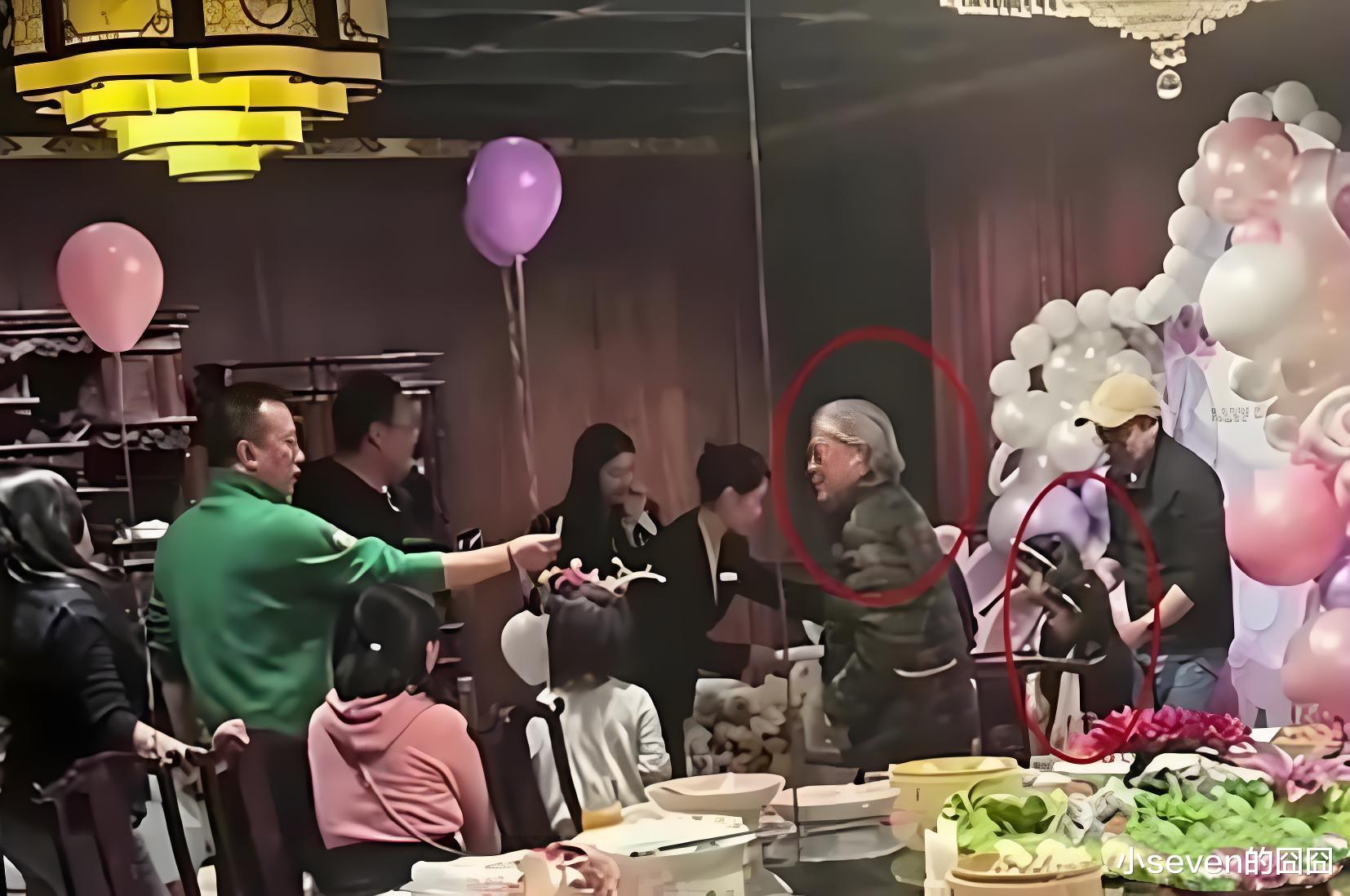 郭晶晶全家为女儿庆生,68岁郭母范玉梅难得现身,白发苍苍很和蔼