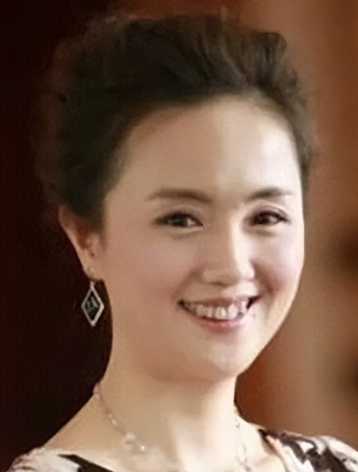 钱再多有什么用?中秋节第二天,3位名人传来噩耗,贾玲真没说错