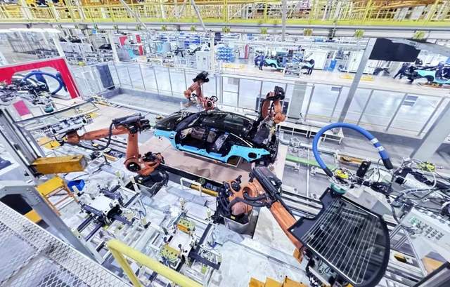 享界S9再登顶，全新车标亮相，用户星光照亮中国高端轿车进阶路