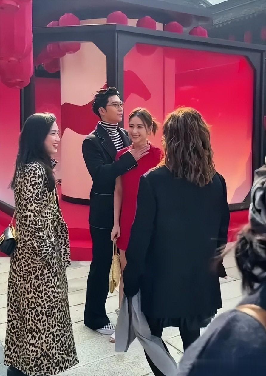 风波再起!赌王千金嫁内地男星屡传婚变,夫妻合体被指貌合神离