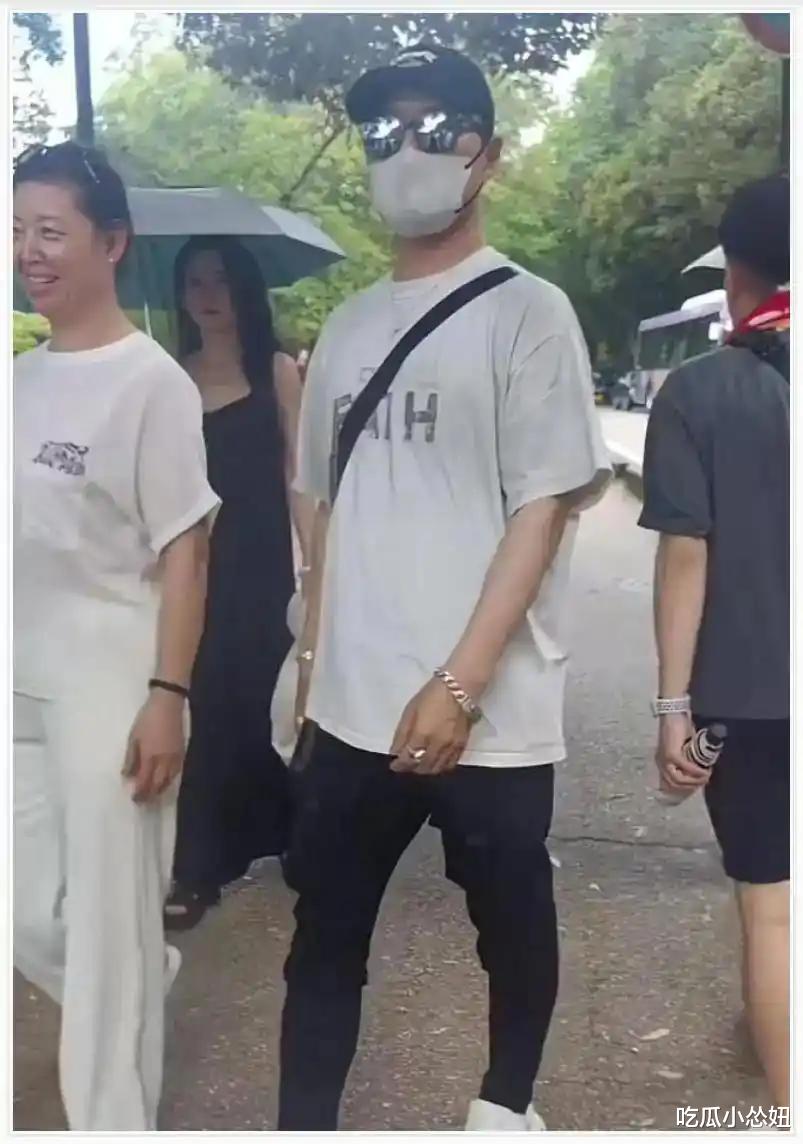 汪峰携章子怡儿女与新妻子森林北母女度假，网友：到底该羡慕谁？