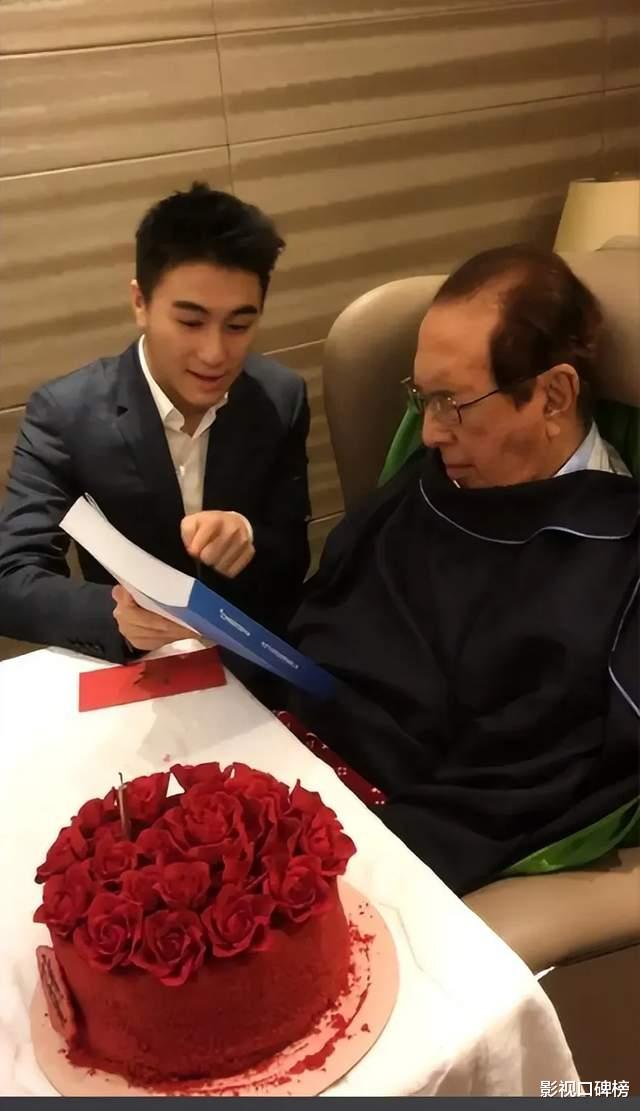 何猷君夫妇现身波士顿，以股东身份参加活动日，夫妻俩强强联手