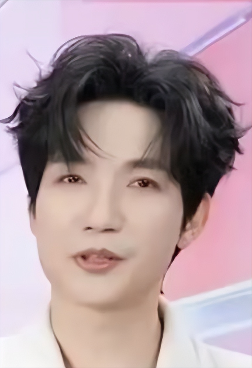 跨年晚会成照妖镜!四位男星撞脸美妆蛋、两人因实力差被吐槽!