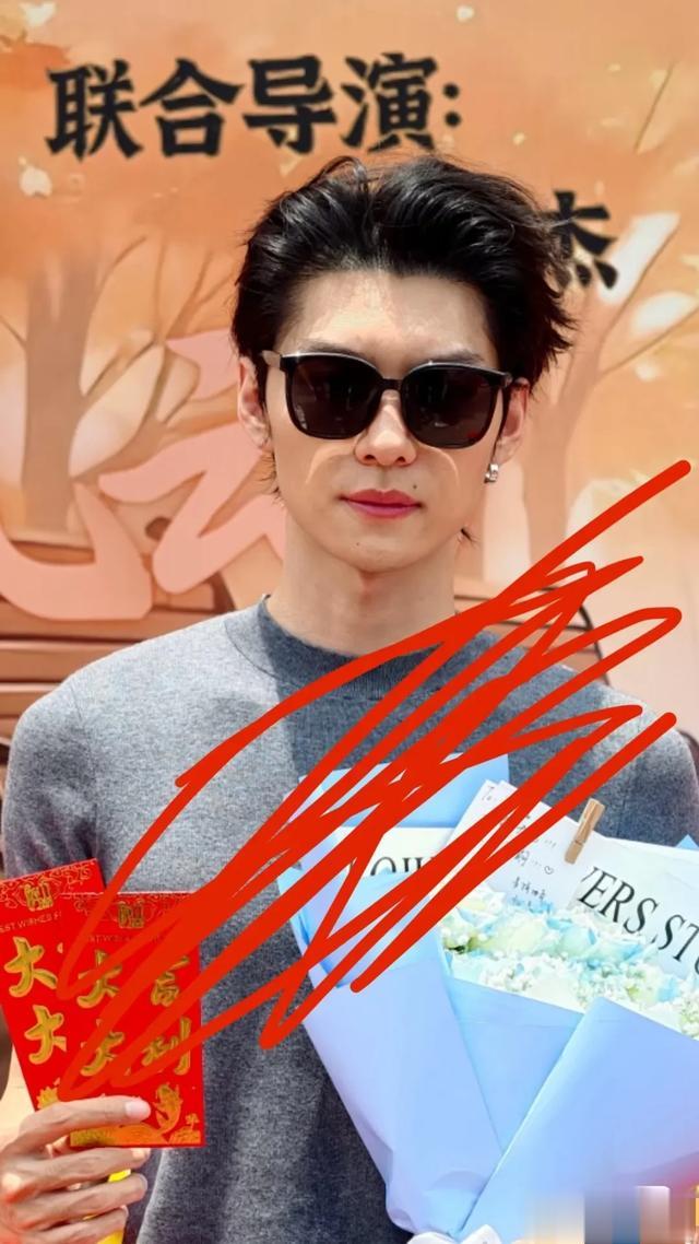 生图暴露短剧霸总真实颜值，没了美颜滤镜，遍地普通人