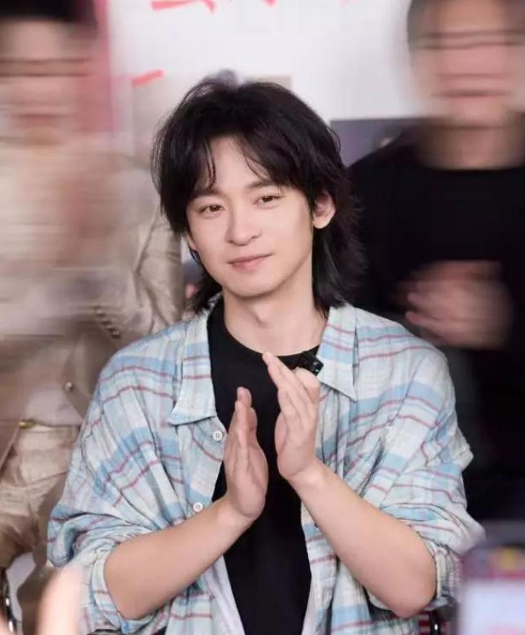 离婚3年后，董子健再次官宣喜讯，却意外暴露了孙怡的尴尬处境