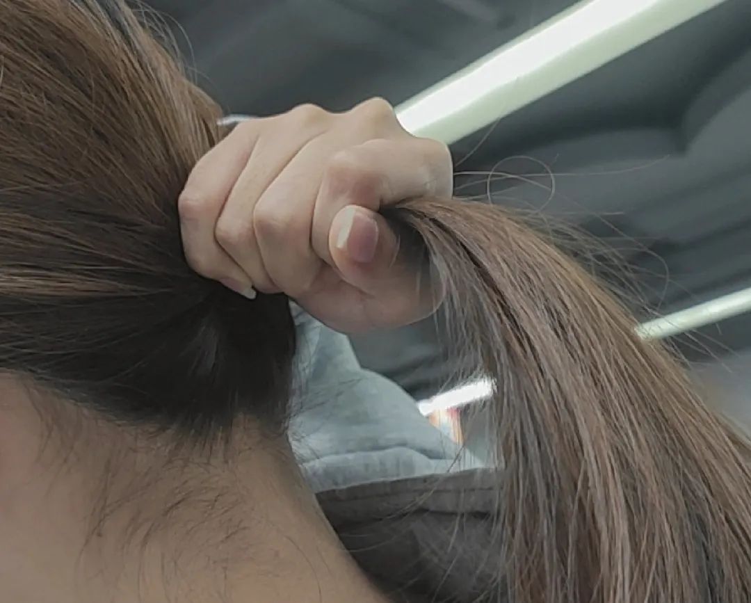 刘诗诗“染红发”美到我了！20套氛围感穿搭，换新发色后照着穿吧