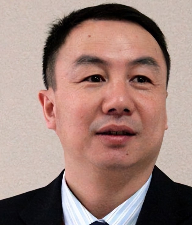 岁月不败美人！离开男人后的陈红脱胎换骨，母子同框神似姐弟！