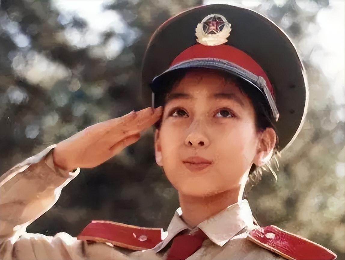 和孔令辉分手12年，被黑人驼肩上的马苏，终是为她的选择买了单