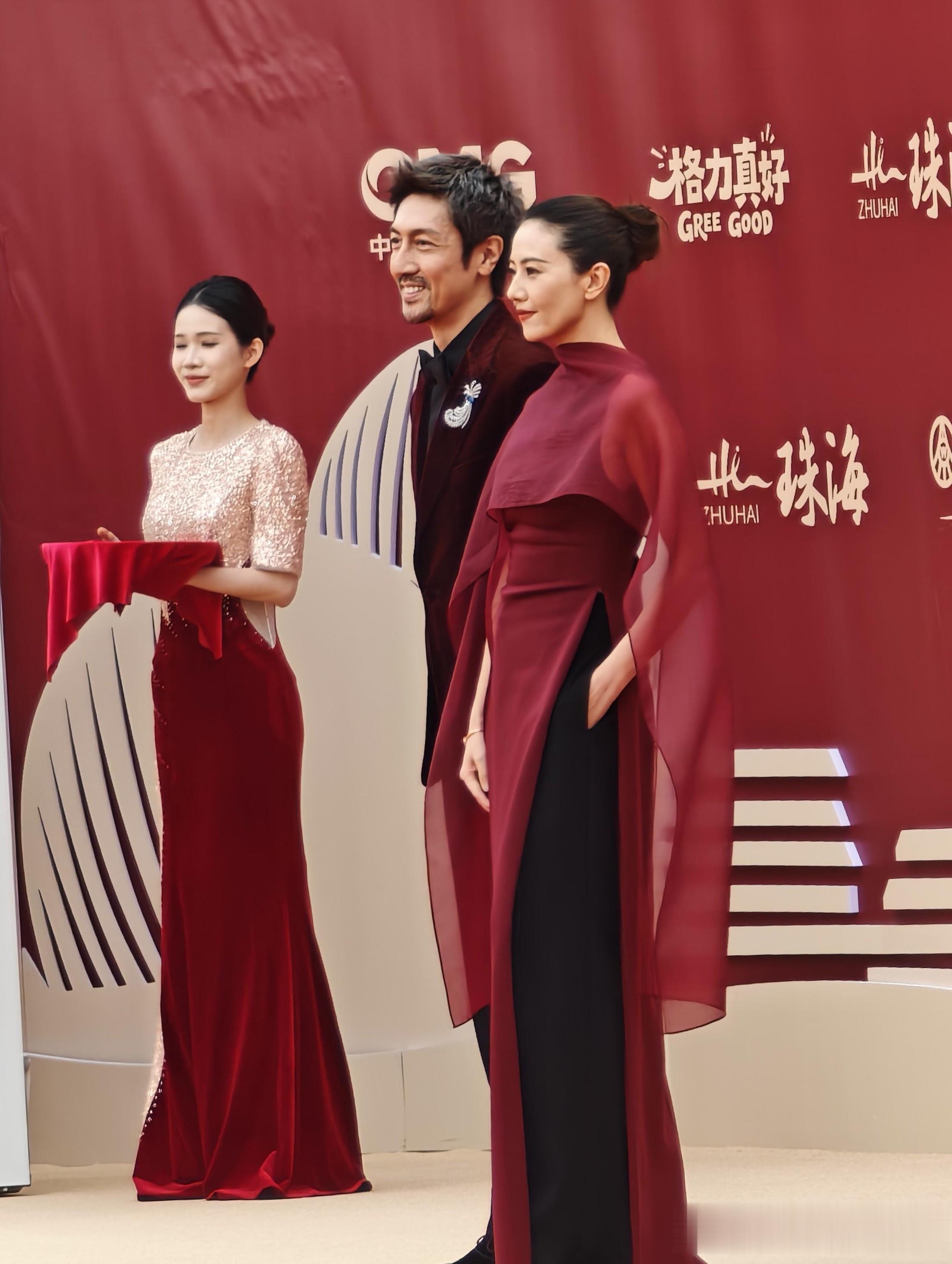 46岁高圆圆最新红毯生图,她眼角细纹明显,网友:自然老去也很美