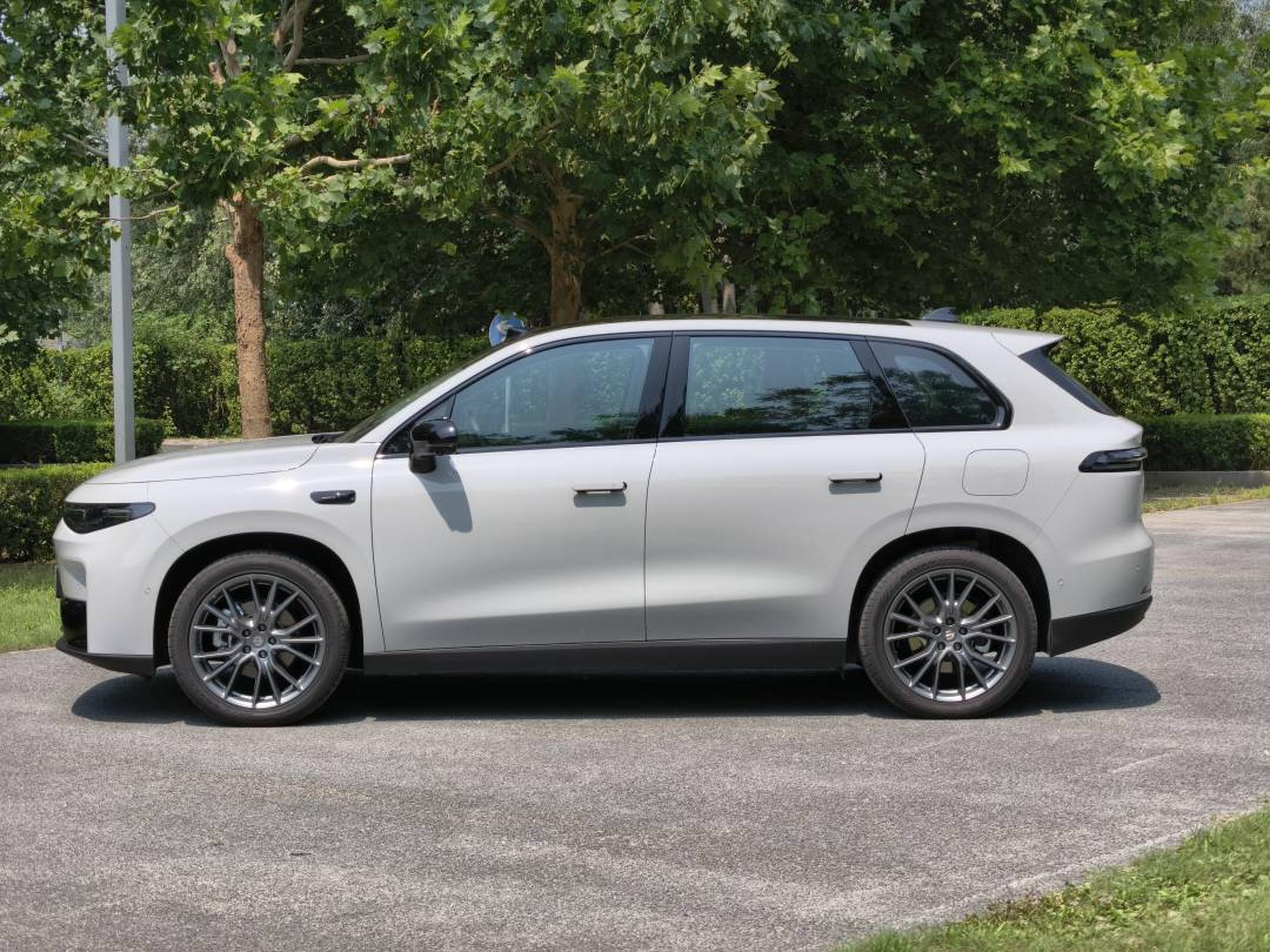 近半年卖出60439台!纯电/增程任选,空间大底盘稳,家用SUV选TA