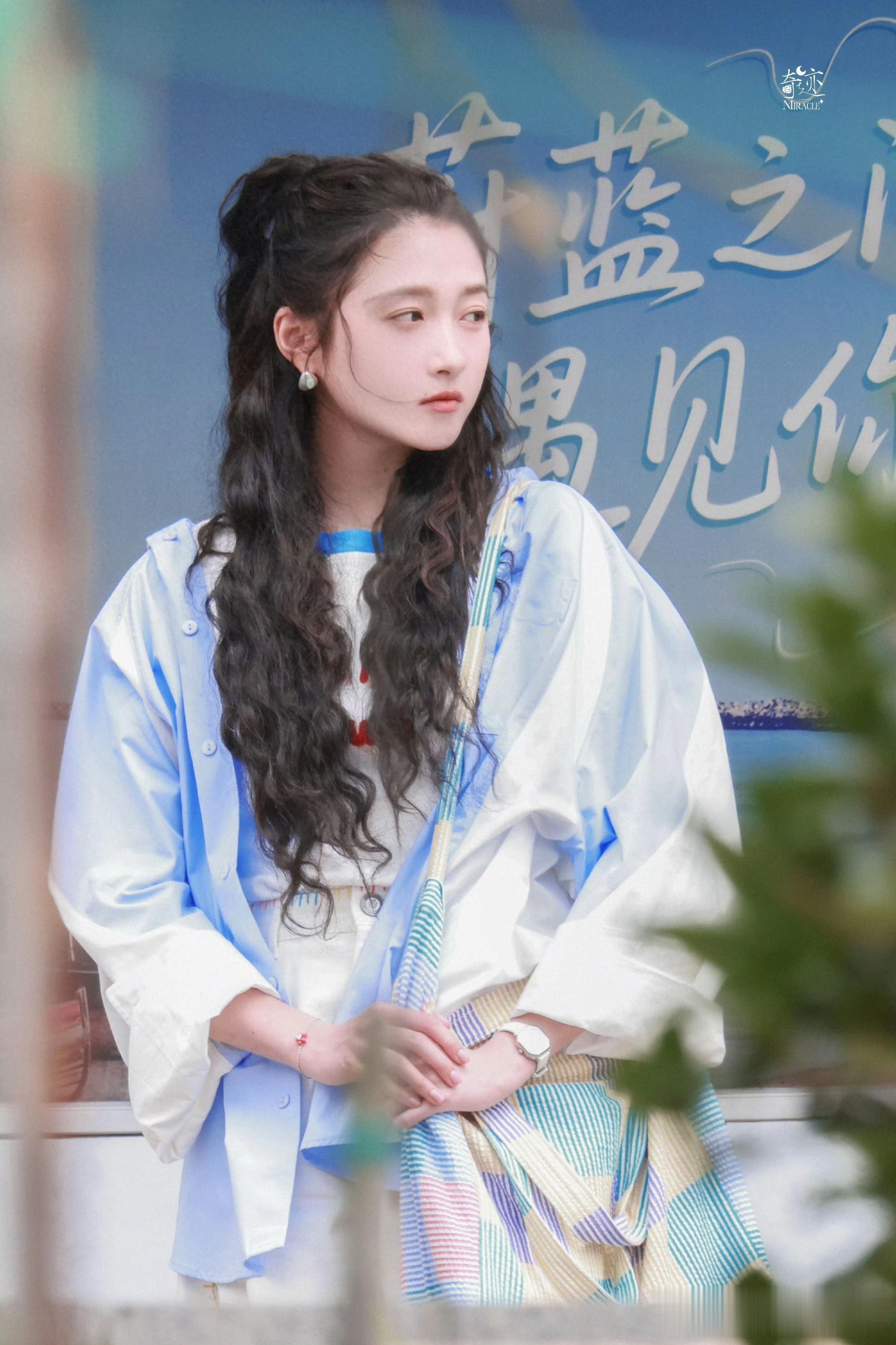 关晓彤海盐系穿搭,夏日清新氛围感狠狠拿捏