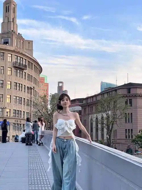 冯提莫瘦了50斤！直播展示松弛肚皮，网友直呼心疼