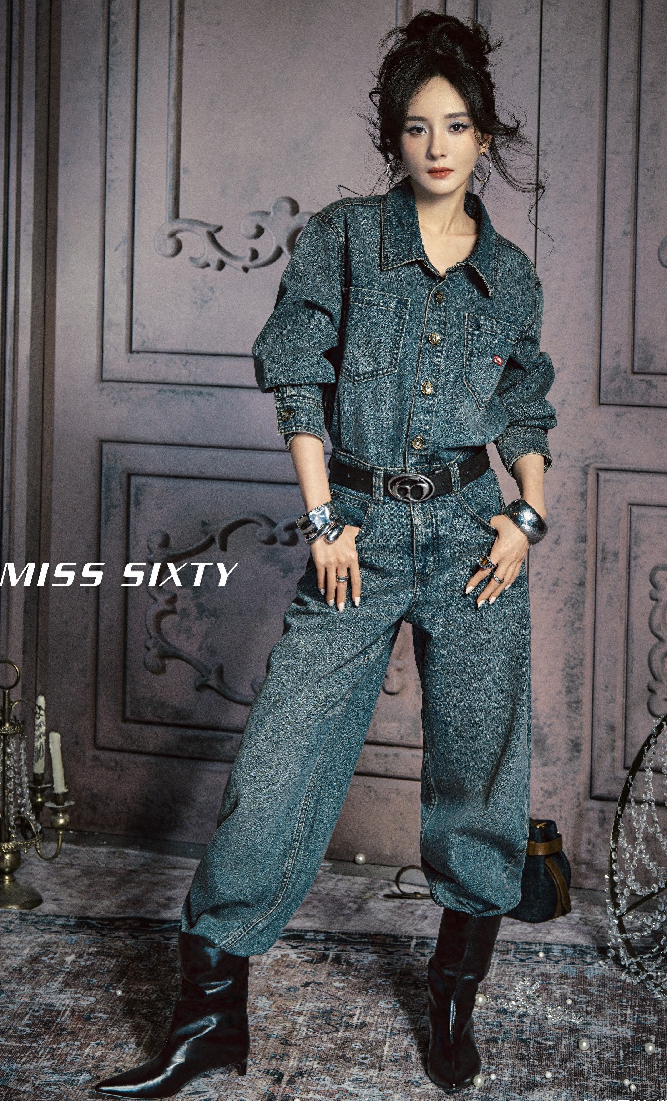 杨幂最新广告硬照高清来袭，一身牛仔酷酷来袭，眼神很到位