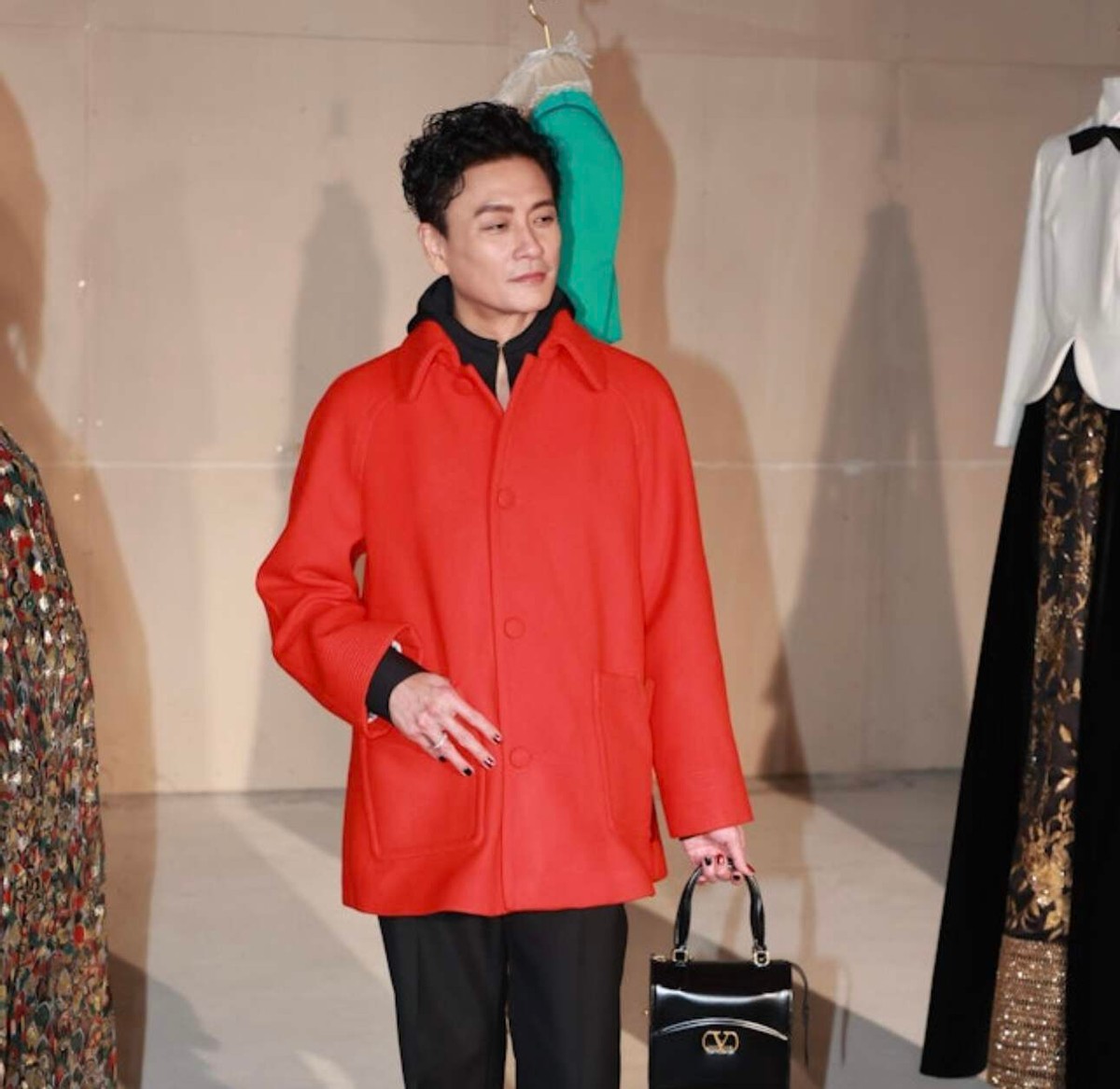 黄宗泽涂指甲油被嘲姨味十足，大方承认自己骚，网友指是向佐2.0