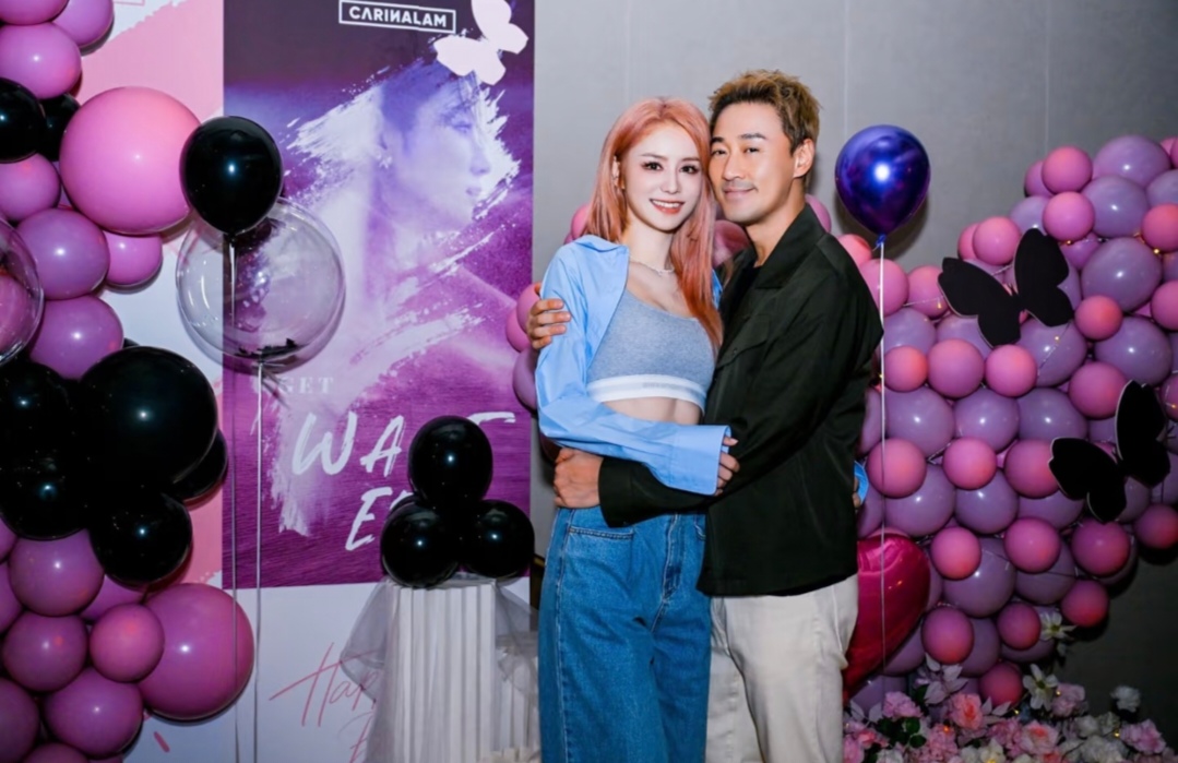 林峯陪张馨月回娘家过圣诞，一家三口逛超市，5岁女儿衣服显大