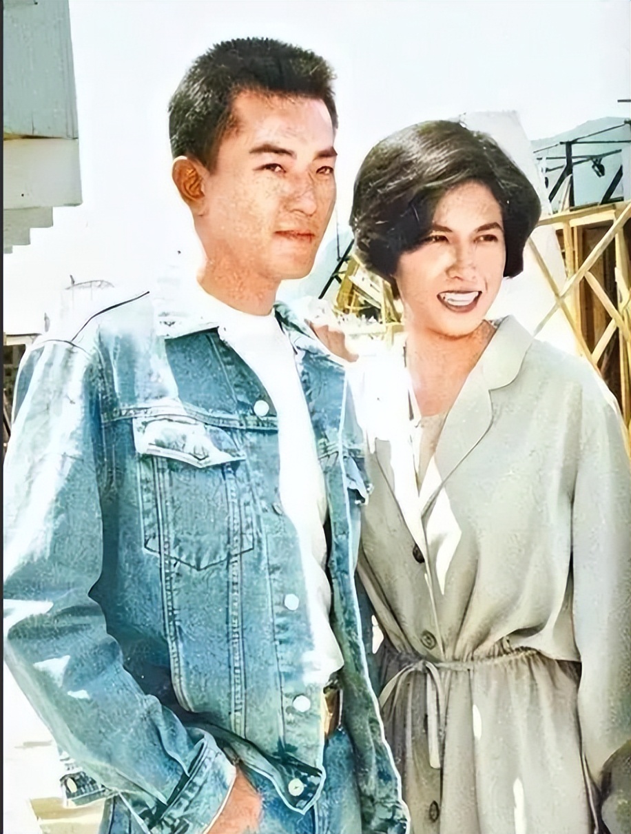 60岁邵美琪近照美人迟暮！满脸褶子瘦成皮包骨，与半年前判若两人