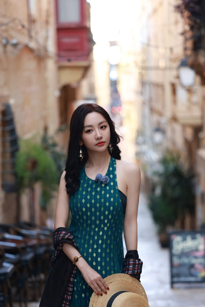 #明星# 杨蓉，好权威的美貌