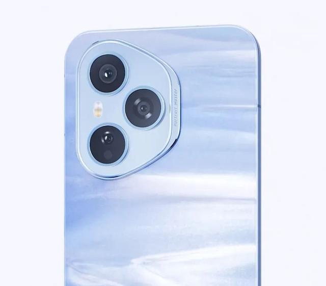 罗巍建议荣耀400系列手机用户不贴镜头膜:影响拍照效果,还会导致杂音