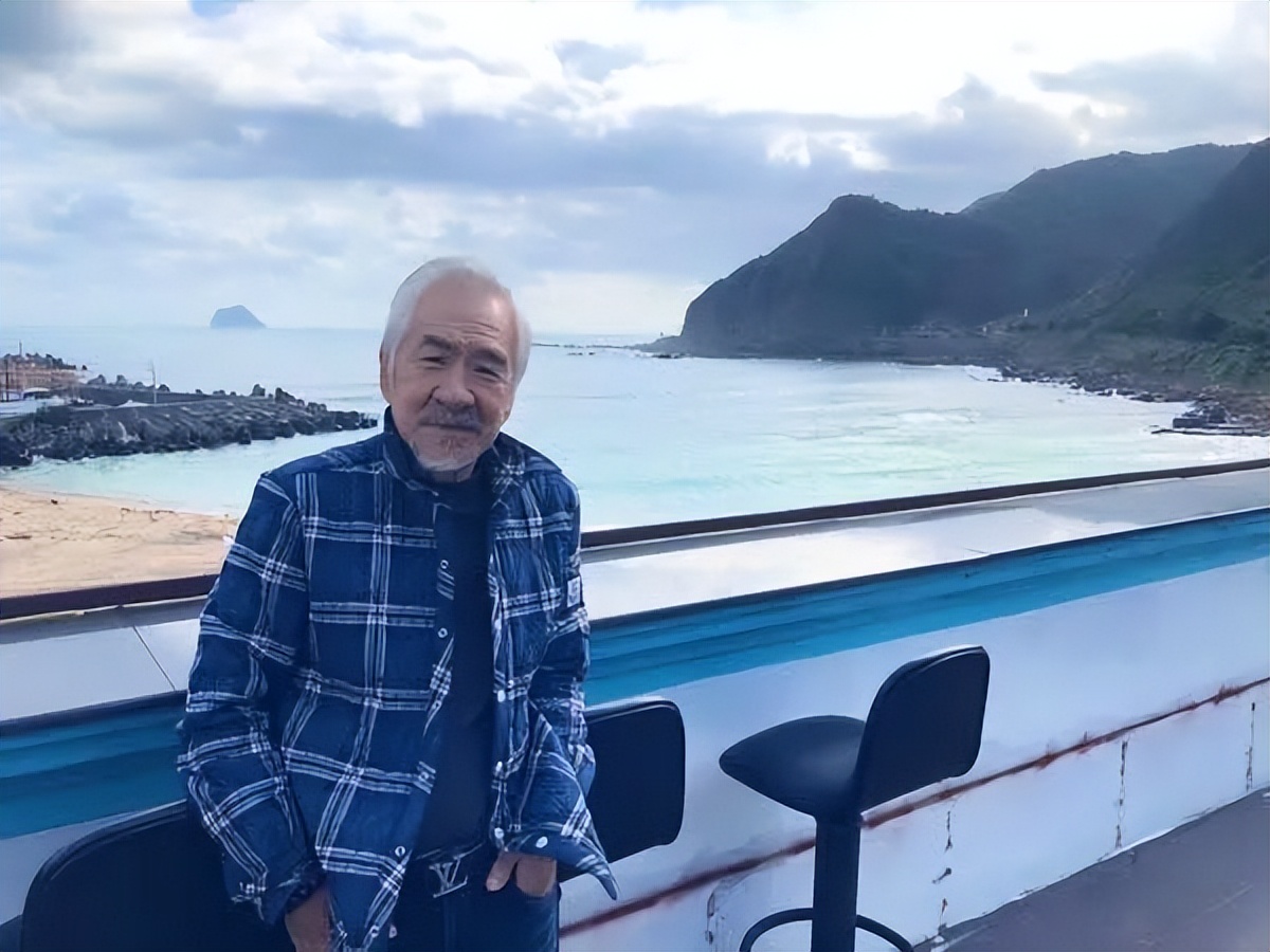 净身出户3亿财产送前妻！81岁情歌王坦言不后悔：钱花光再赚就好