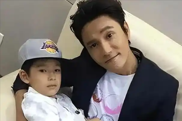 她曾是央视一姐,身材好颜值高,却被曝私生活混乱,绯闻不断