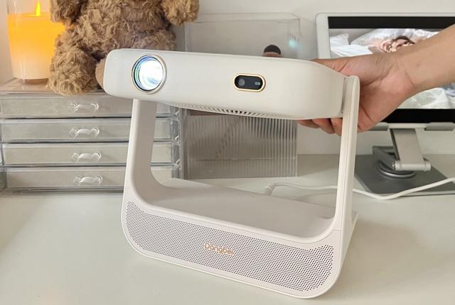 2025年平價投影儀推薦：有了這兩款，在家就能擁有影院級體驗