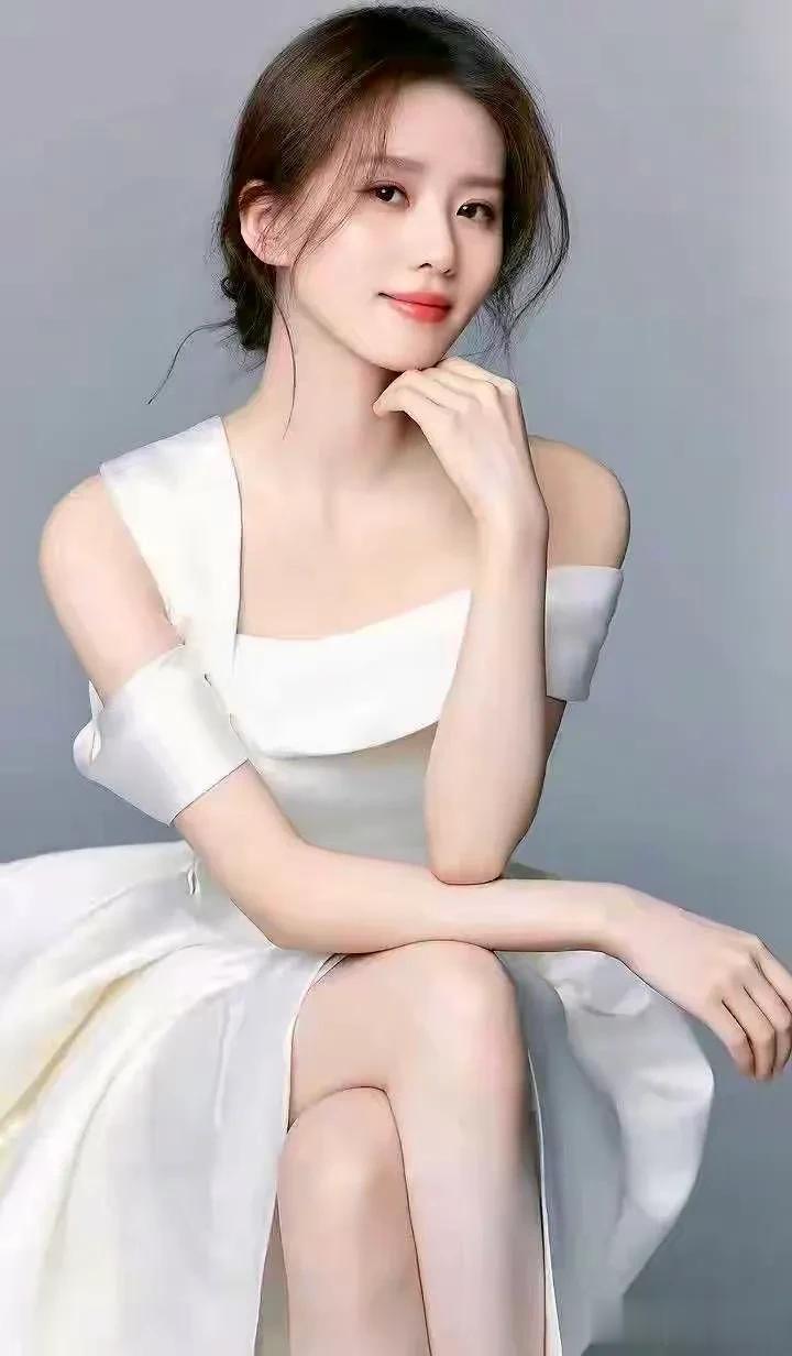 刘诗诗又杀疯了！优雅坐姿+礼服，把“温婉贵气”玩明白了